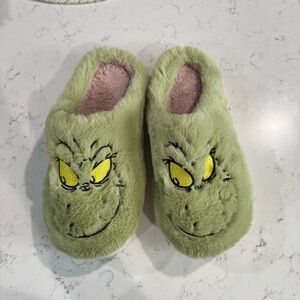 Grinch Slippers ✨